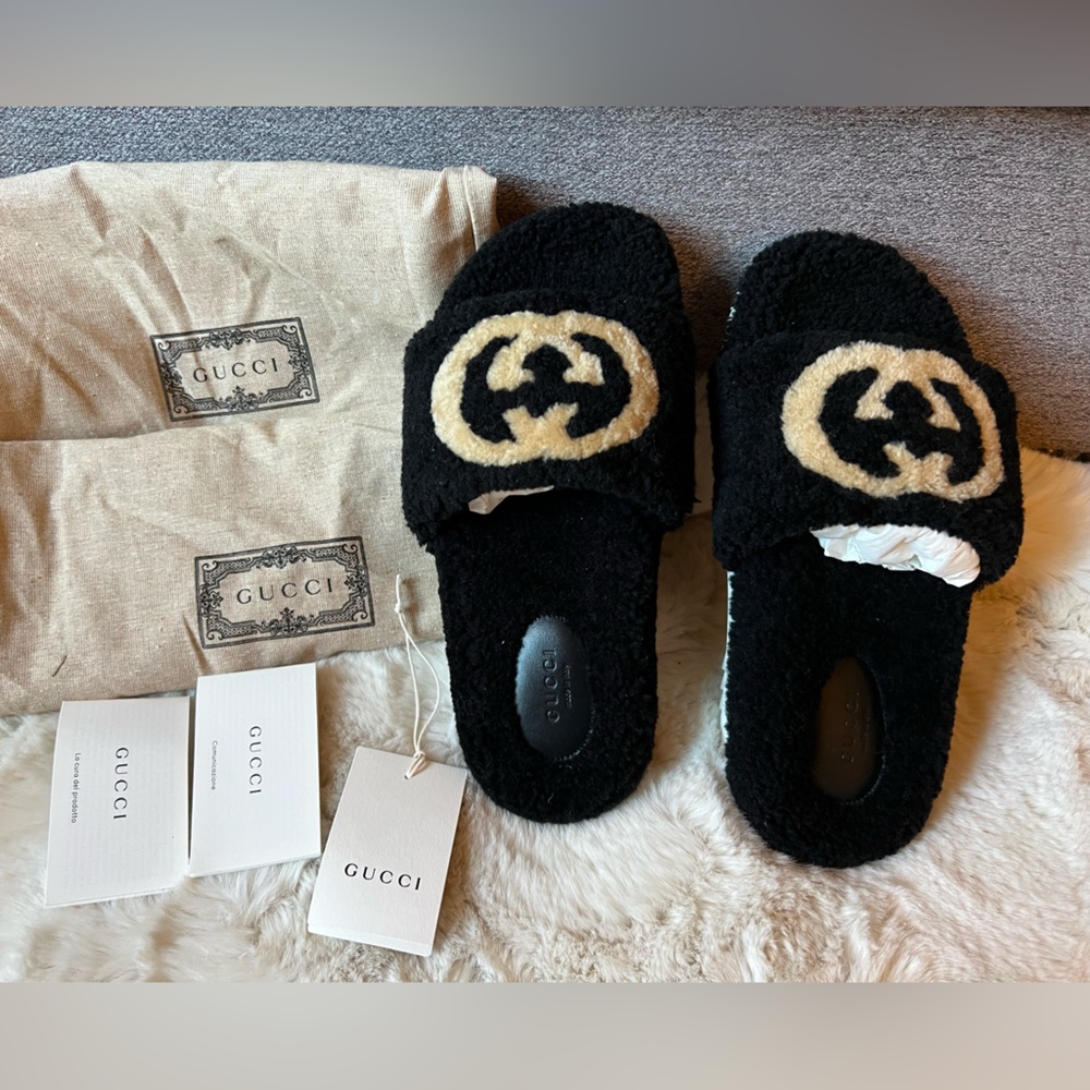 New Gucci GG logo Shearling Eileen Teddy slides in black with Interlocki… - Picture 2 of 11